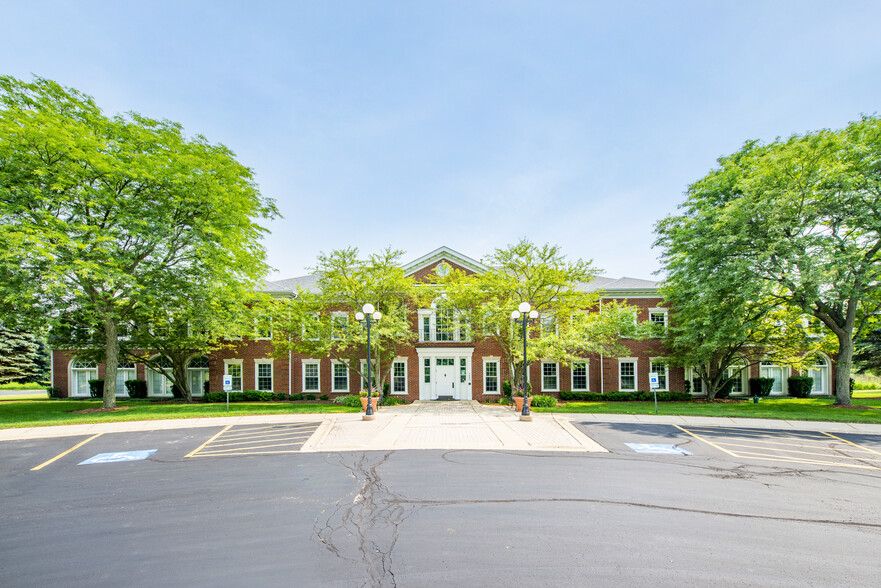 3880 Salem Lake Dr, Long Grove, IL à louer - Photo de l’immeuble – Image 1 sur 28