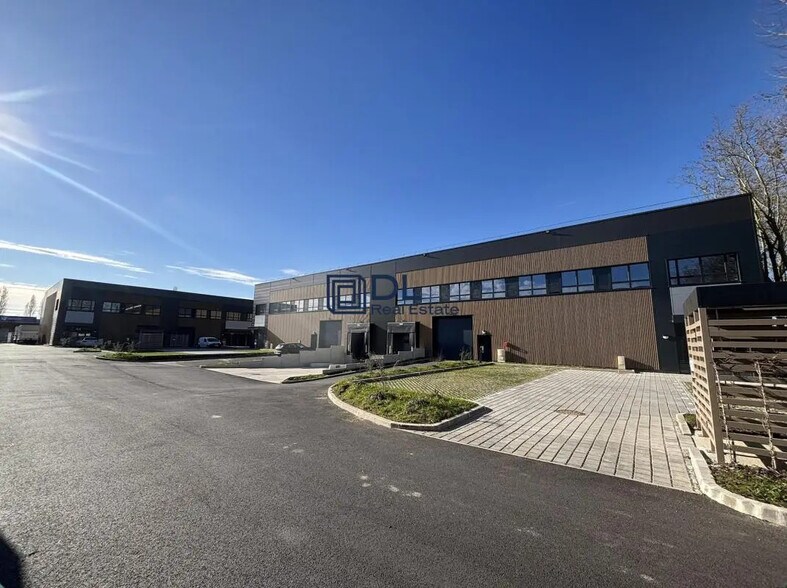 Bureau dans Trappes à louer - Photo de l’immeuble – Image 3 sur 17