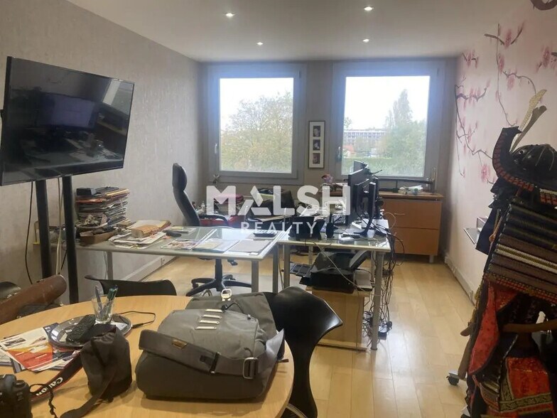 Bureau dans Bron à vendre - Photo de l’immeuble – Image 3 sur 9