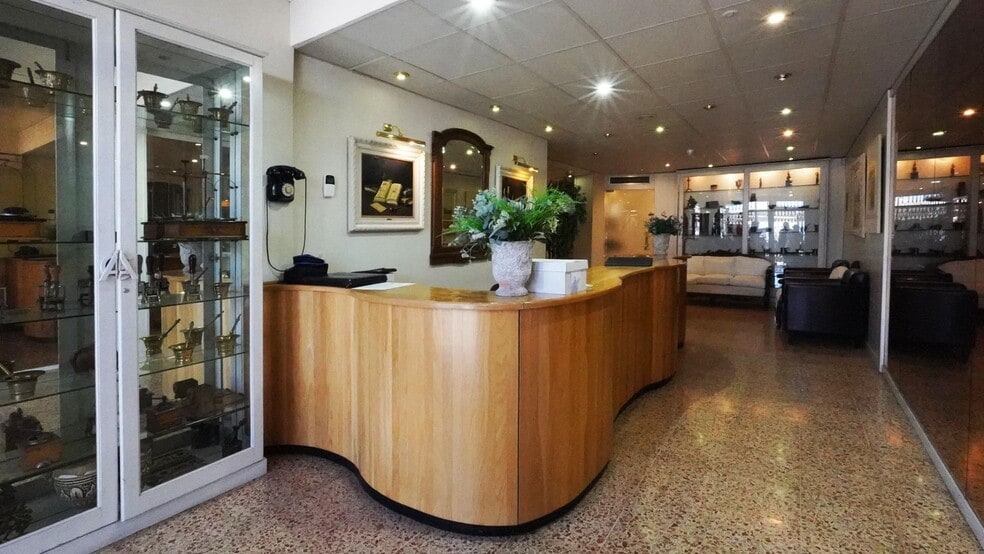 Immeuble residentiel dans Barberà del Vallès, Barcelona à vendre - Hall d’entrée – Image 1 sur 3