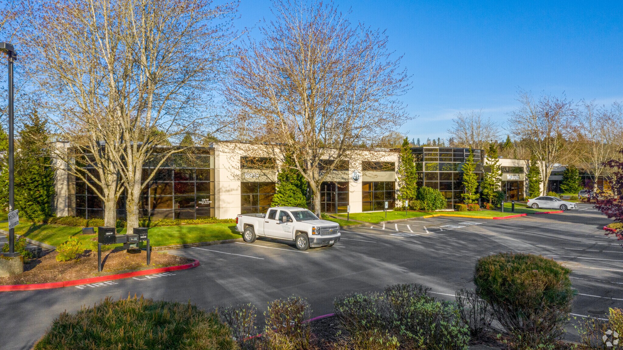 19017 120th Ave NE, Bothell, WA à louer Photo principale– Image 1 sur 6