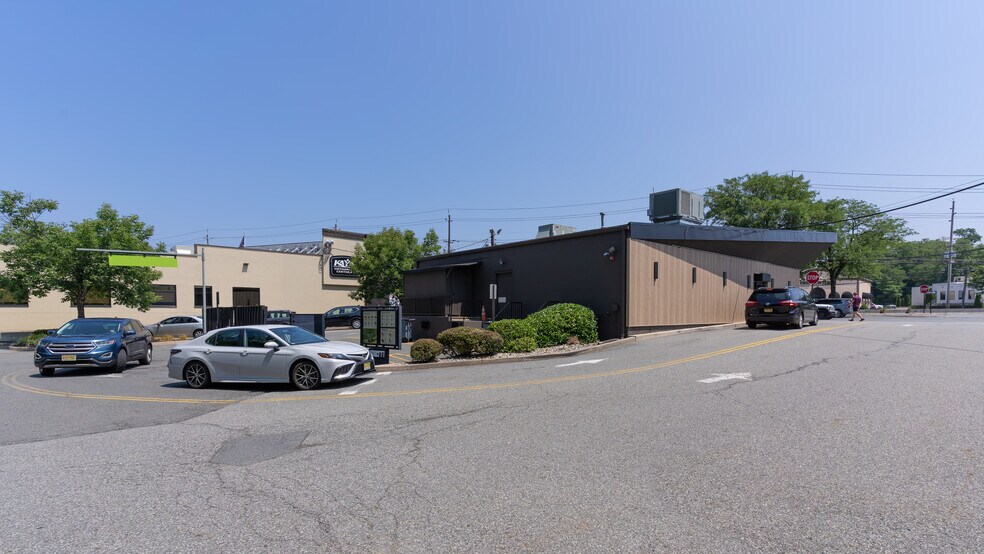 177 Route 17 S, Paramus, NJ à vendre - Photo de l’immeuble – Image 3 sur 8