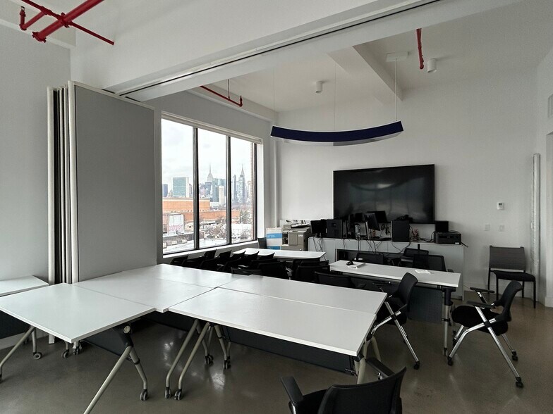 4310 9th St, Long Island City, NY à louer - Photo de l’immeuble – Image 2 sur 7