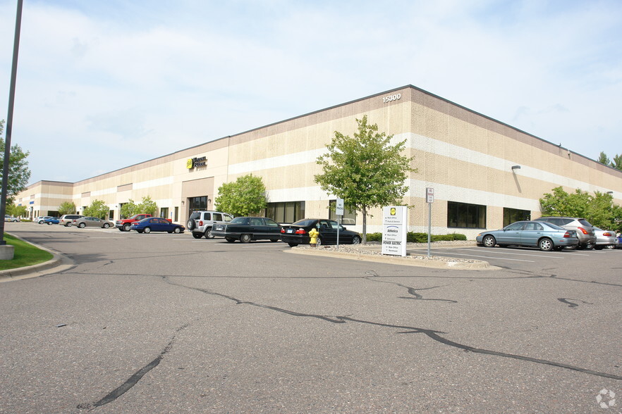 15300 N 25th Ave, Plymouth, MN à louer - Photo de l’immeuble – Image 2 sur 3