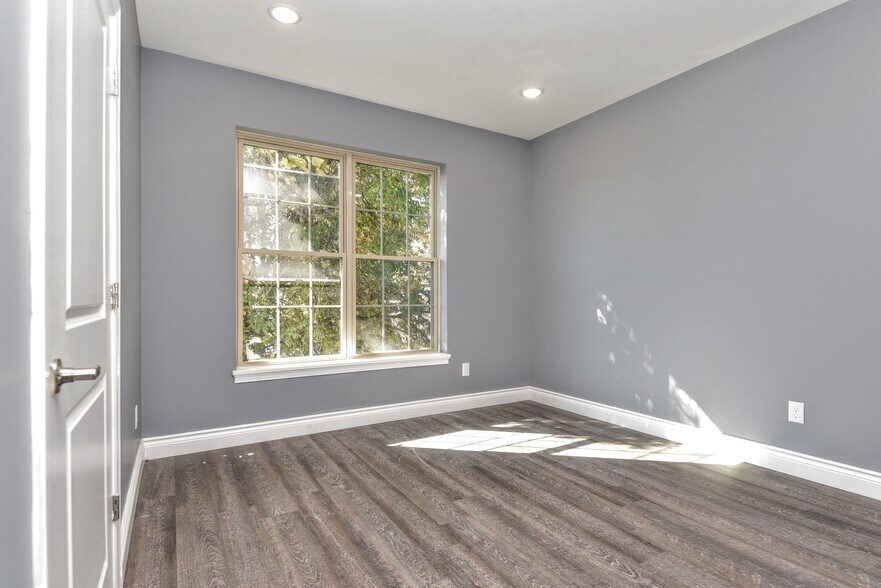 18 Unit Multifamily Portfolio portefeuille de 2 biens à vendre sur LoopNet.fr - Photo de l’immeuble – Image 3 sur 12