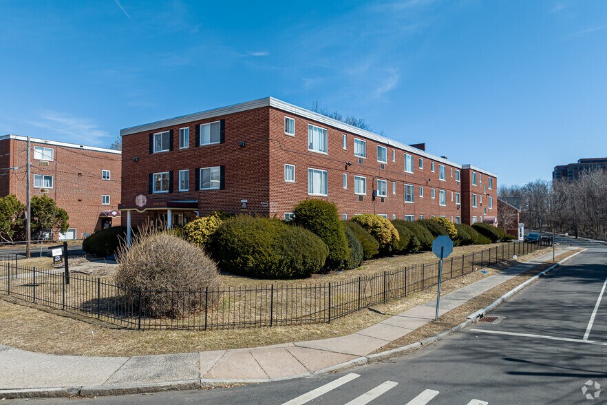 30-50 Forest St, Hartford, CT à vendre - Photo principale – Image 1 sur 9