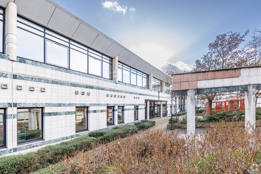 3 Place Du Village, Gennevilliers à vendre - Photo de l’immeuble – Image 2 sur 6