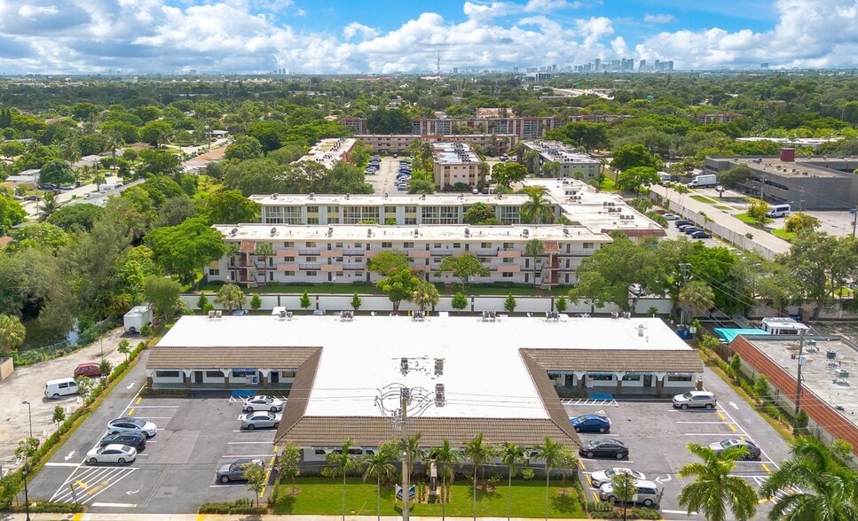 1064 Sunset Strip, Sunrise, FL à louer - Photo de l’immeuble – Image 2 sur 20