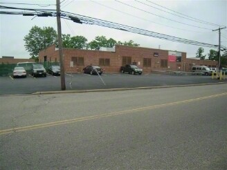 683 Middle Country Rd S, Saint James, NY à vendre - Photo de l’immeuble – Image 3 sur 4