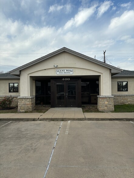 400 W Avenue B, Rosebud, TX à louer - Photo principale – Image 1 sur 1