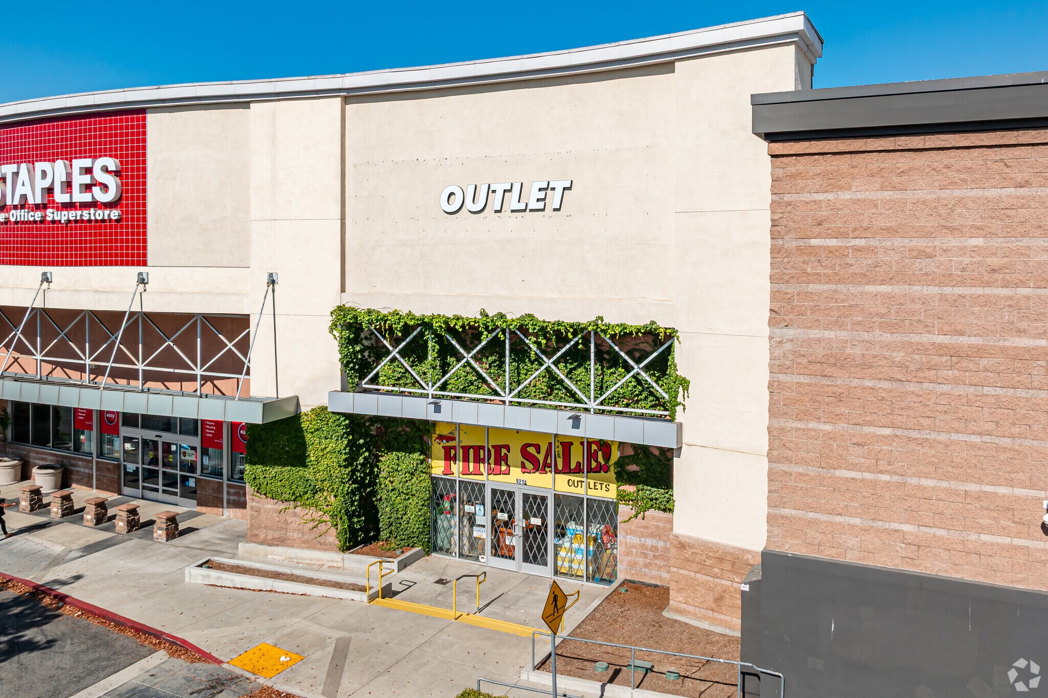 921 N Milliken Ave, Ontario, CA à vendre Photo principale– Image 1 sur 12