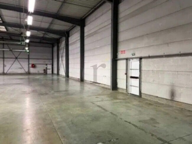 Plus de détails pour Bureau, Industriel/Logistique à louer