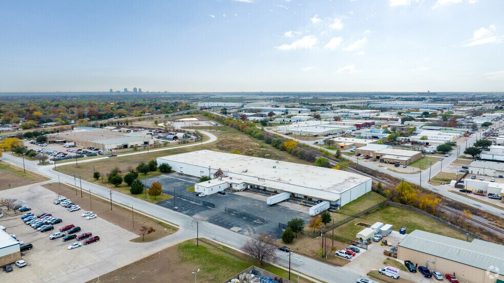4233 Janada St, Haltom City, TX à louer - Photo de l’immeuble – Image 2 sur 41