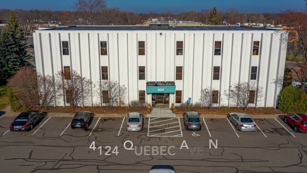 4124 N Quebec Ave, New Hope, MN à louer - Vidéo sur l’annonce professionnelle – Image 1 sur 19