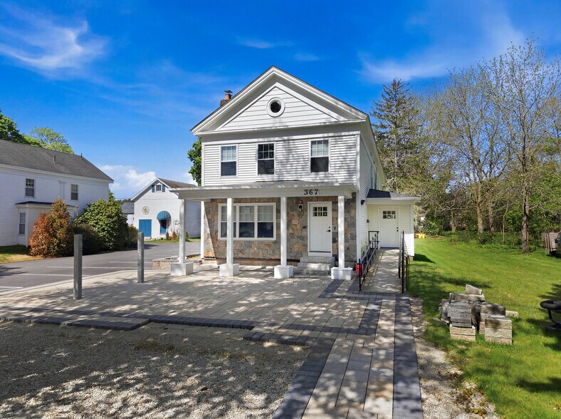 367 Main St, Oxford, MA à vendre - Photo de l’immeuble – Image 2 sur 37