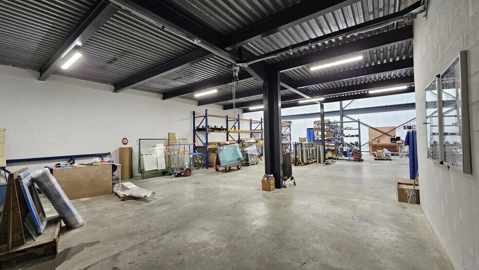 Local d’activités dans Collégien à louer - Photo de l’immeuble – Image 3 sur 15