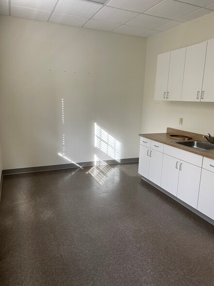 2520 N White Bear Ave, Maplewood, MN à louer - Photo intérieure – Image 2 sur 13