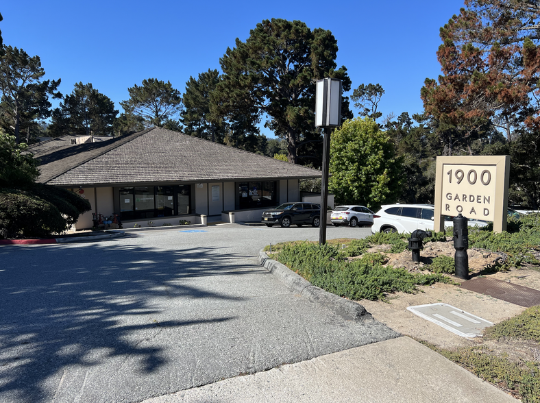 1900 Garden Rd, Monterey, CA à louer - Photo de l’immeuble – Image 1 sur 6