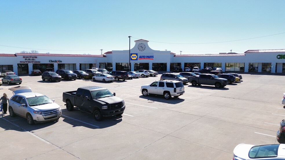 800-828 W Edmond Rd, Edmond, OK à louer - Photo de l’immeuble – Image 1 sur 10