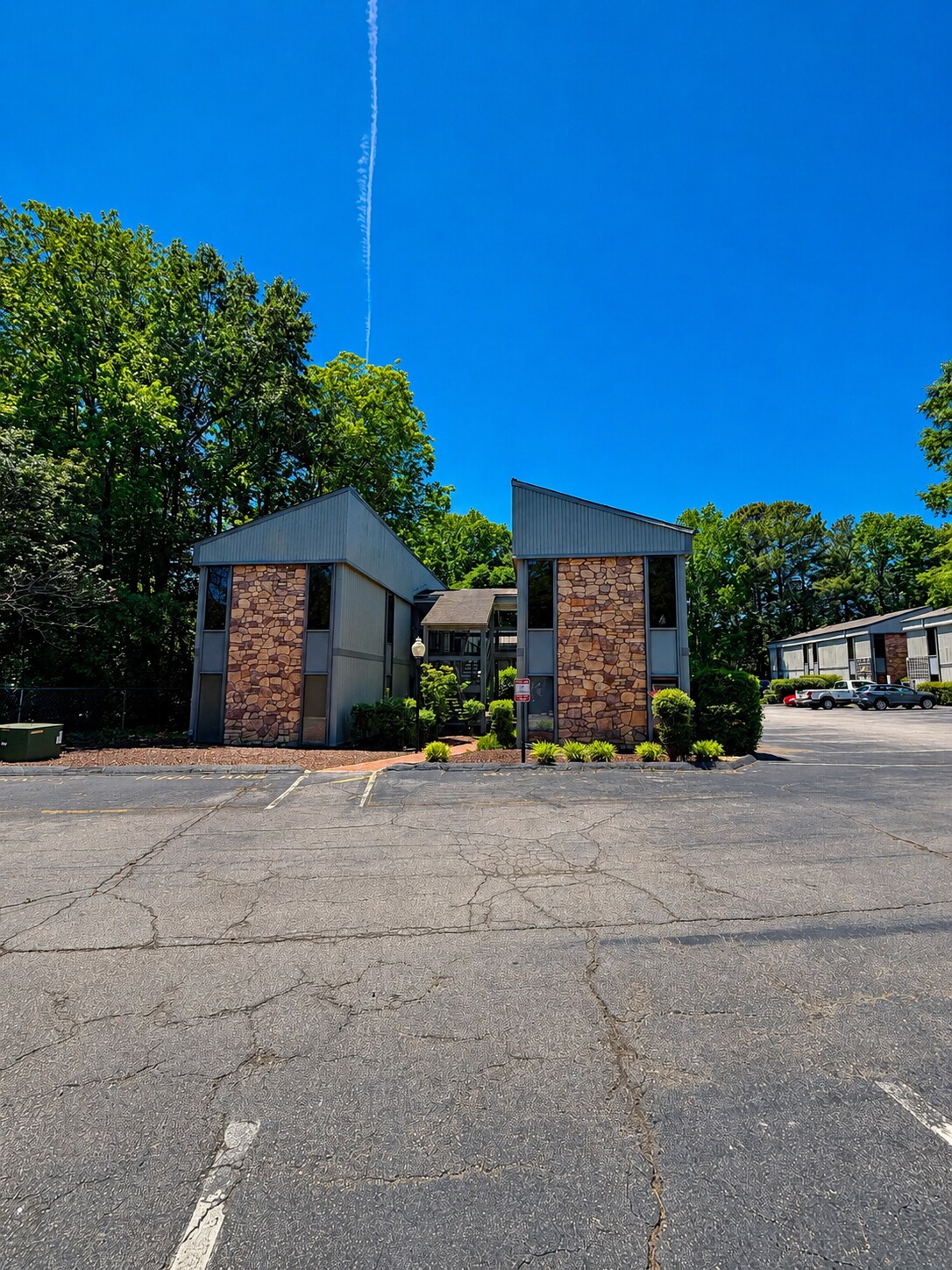 1100 Logger Ct, Raleigh, NC à vendre Photo de l’immeuble– Image 1 sur 15