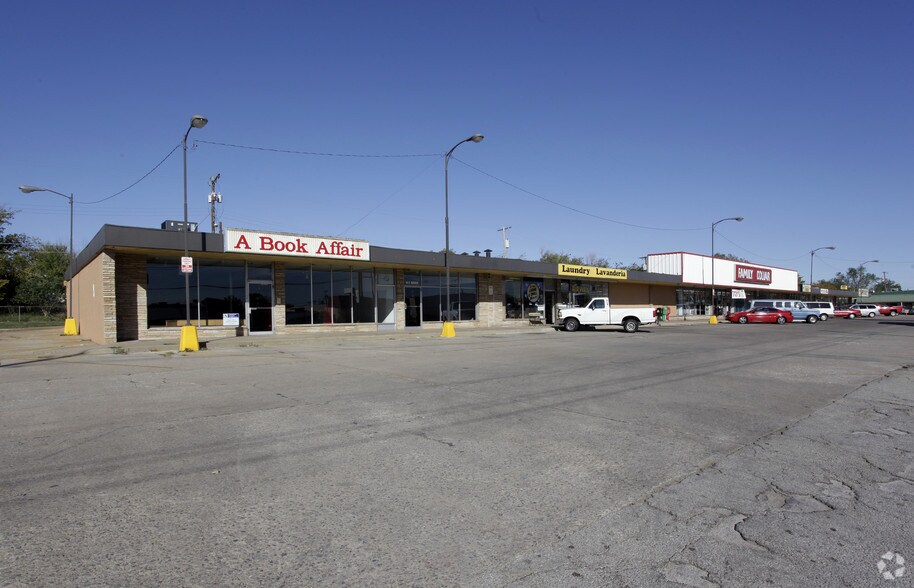 810-842 N Sheridan Rd, Tulsa, OK à louer - Photo principale – Image 1 sur 5