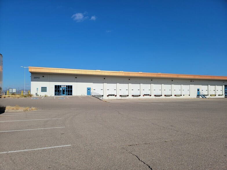 2810 E Airport Dr, Tucson, AZ à louer - Photo de l’immeuble – Image 2 sur 4