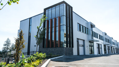 832 Mccallum Rd, Victoria, BC à louer Photo de l’immeuble– Image 1 sur 4