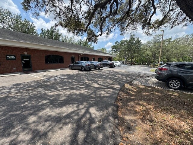 5305 E Fletcher Ave, Temple Terrace, FL à louer Photo de l’immeuble– Image 1 sur 17