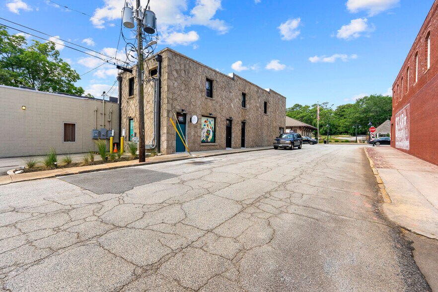 929 Main St, Stone Mountain, GA à louer - Photo de l’immeuble – Image 3 sur 19