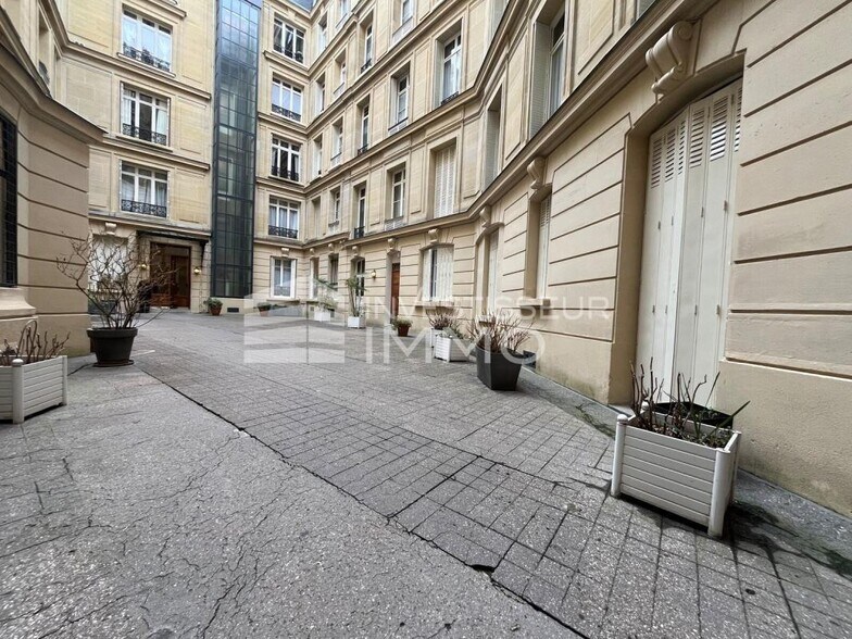 Local commercial dans Paris à louer - Photo de l’immeuble – Image 3 sur 10