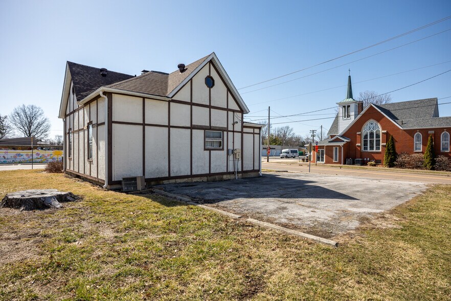 425 W Main St, Staunton, IL à vendre - Photo de l’immeuble – Image 3 sur 17