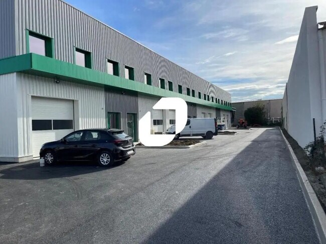 Plus de détails pour Local d'activités à louer