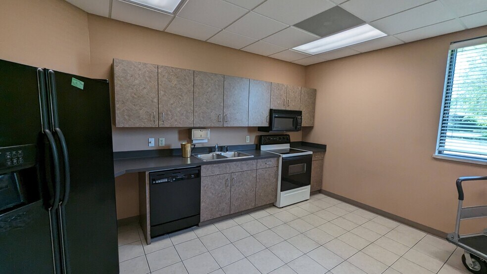 405 Kays Dr, Normal, IL à louer - Photo de l’immeuble – Image 3 sur 12