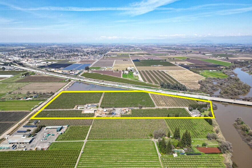 1710 Avenue 388, Kingsburg, CA à vendre - Photo de l’immeuble – Image 1 sur 21
