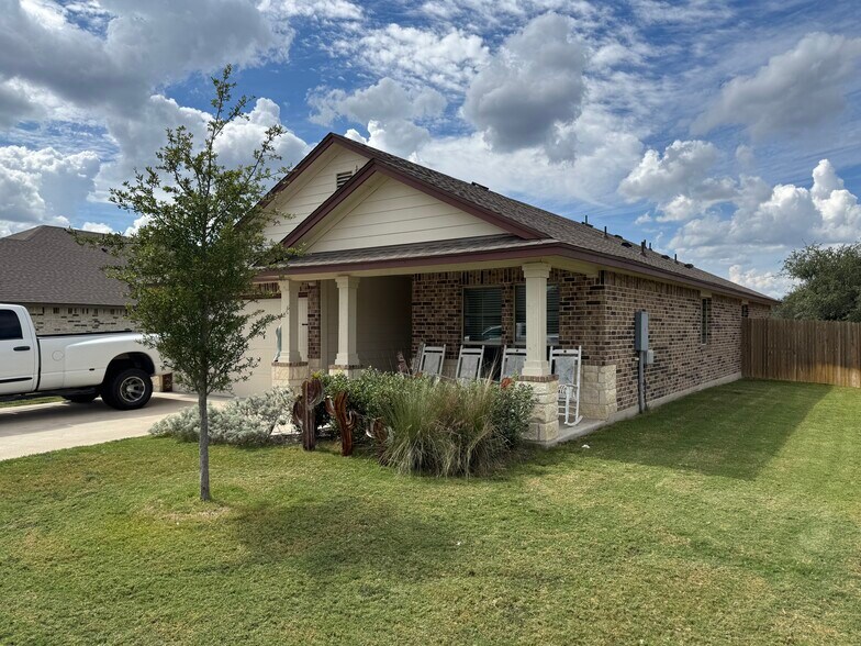 108 Cinnamon Loop, Burnet, TX à vendre - Photo de l’immeuble – Image 2 sur 6