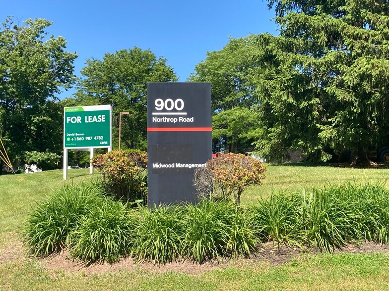 900 Northrop Rd, Wallingford, CT à louer - Photo de l’immeuble – Image 2 sur 5