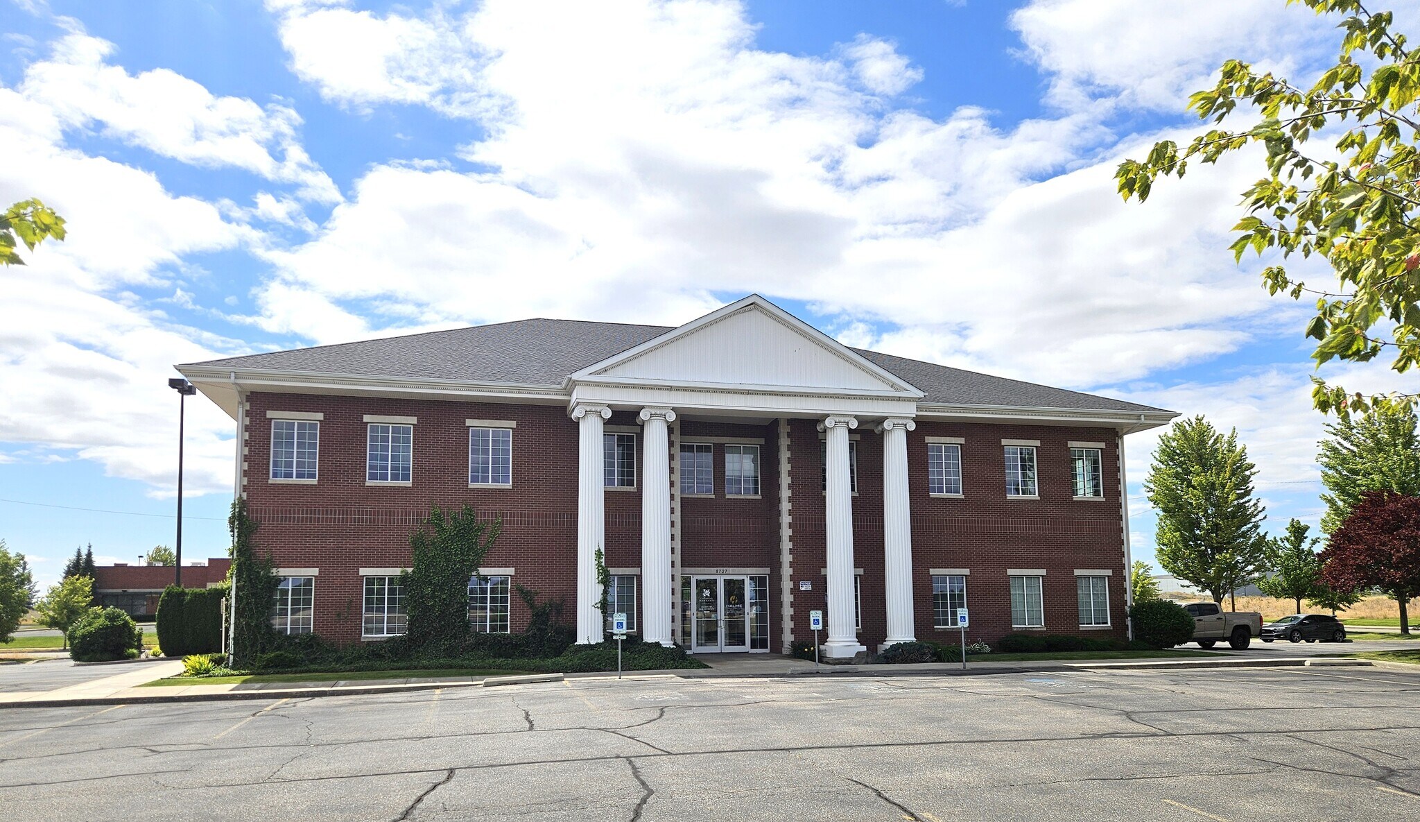 8727 W Highway 2, Spokane, WA à vendre Photo de l’immeuble– Image 1 sur 4