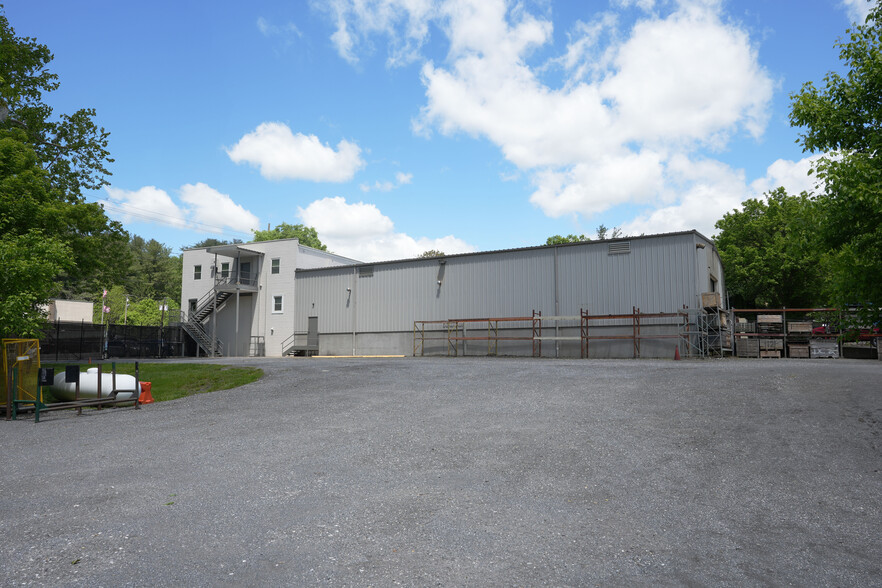 7757 Woodbine Rd, Woodbine, MD à louer - Photo de l’immeuble – Image 3 sur 13