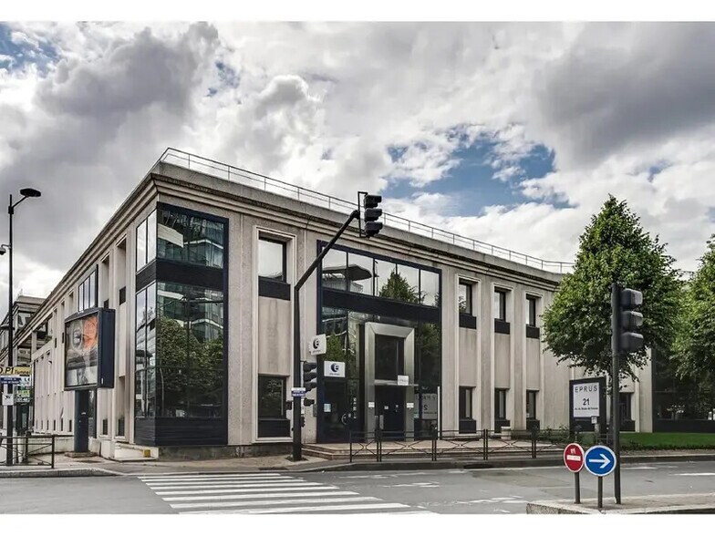 Bureau dans Saint-Denis à louer - Photo de l’immeuble – Image 2 sur 5