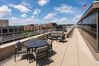 2445 M St NW, Washington, DC à louer Photo intérieure– Image 2 sur 6