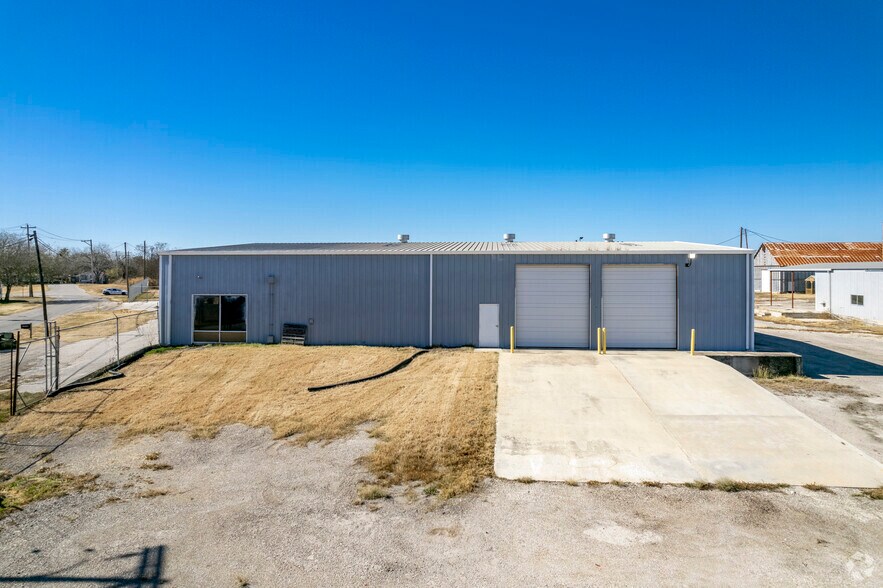 205 E Dailey St, Kenedy, TX à louer - Photo de l’immeuble – Image 3 sur 25
