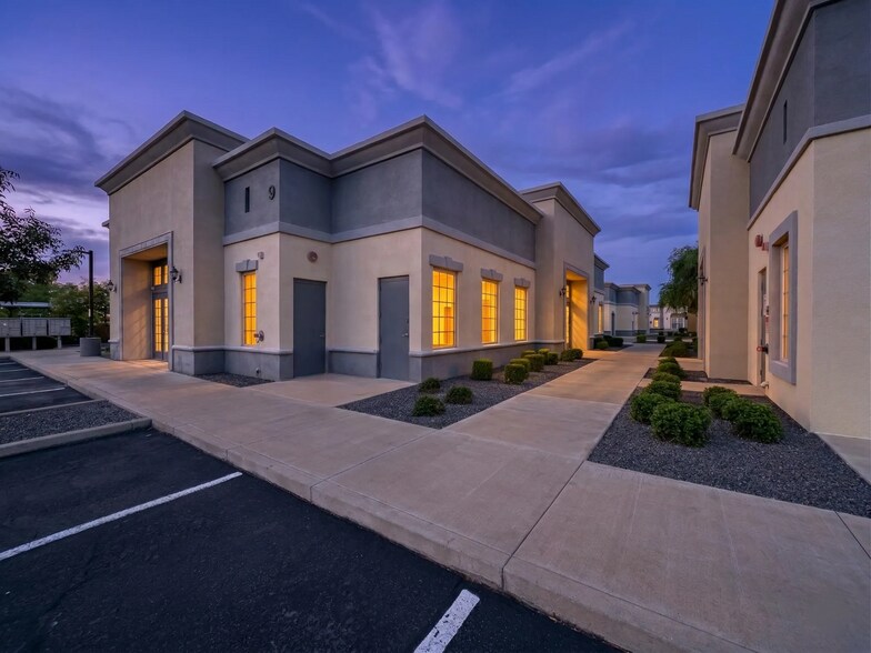 690 E Warner Rd, Gilbert, AZ à louer - Photo de l’immeuble – Image 2 sur 12