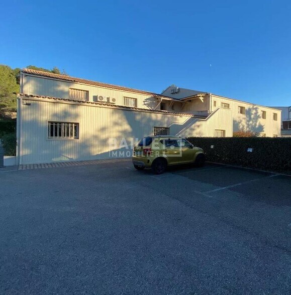 Industriel/Logistique dans Roquebrune-sur-Argens à vendre - Photo de l’immeuble – Image 3 sur 7
