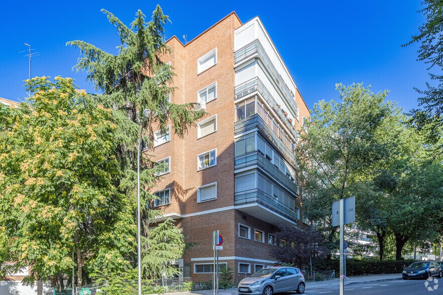 Avenida de Bruselas, 38, Madrid, Madrid à louer - Photo de l’immeuble – Image 2 sur 2