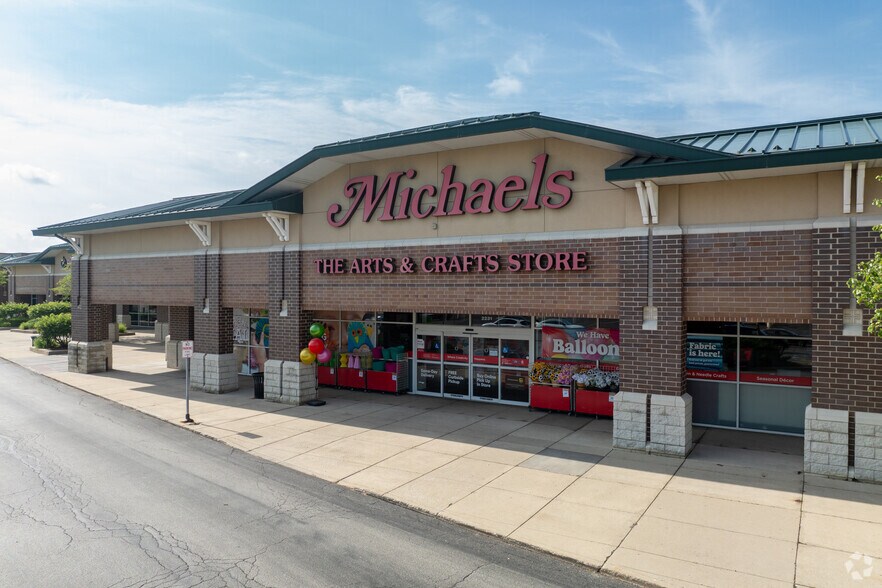 2211 Willow Rd, Glenview, IL à vendre - Photo de l’immeuble – Image 2 sur 12