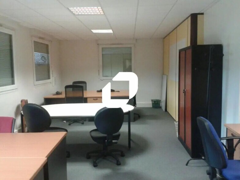 Bureau dans Magny-le-Hongre à louer - Photo de l’immeuble – Image 1 sur 3
