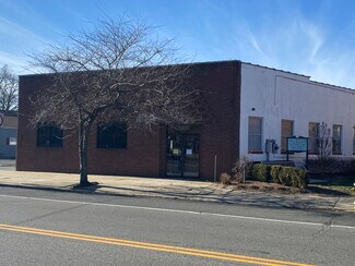Plus de détails pour 128 Broadway, Amityville, NY - Local d’activités à vendre