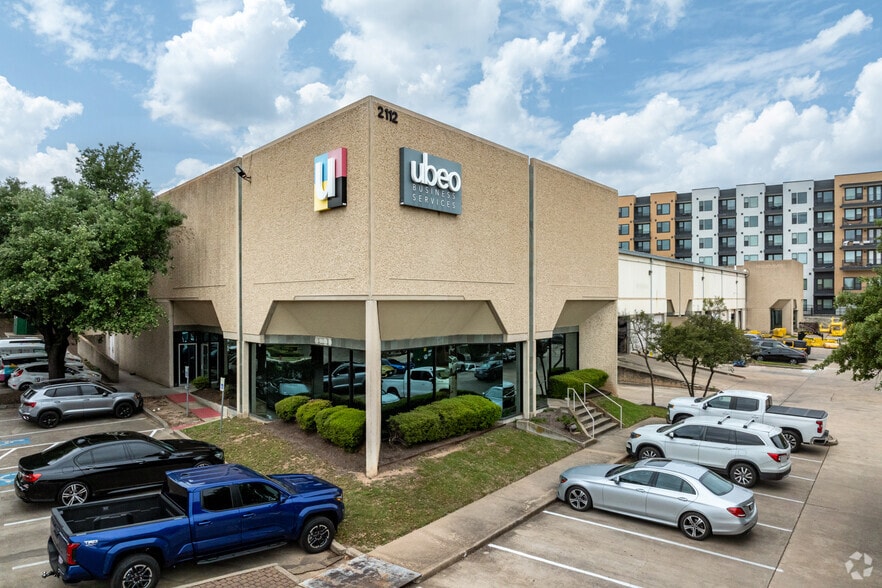 2020 Rutland Dr, Austin, TX à louer - Photo principale – Image 2 sur 11