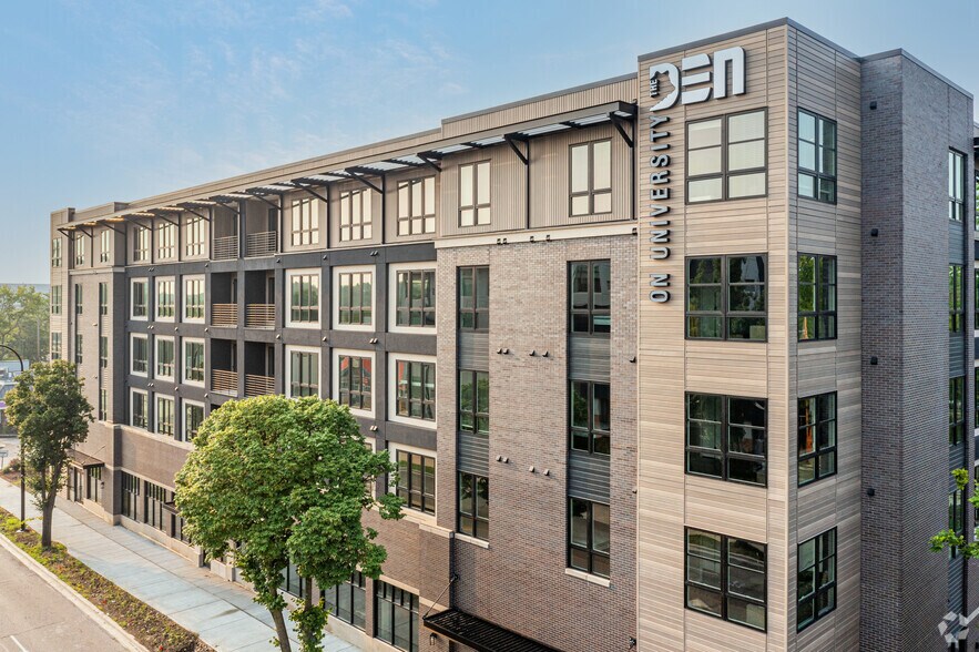 1007 W University Ave, Urbana, IL à louer - Photo de l’immeuble – Image 2 sur 4