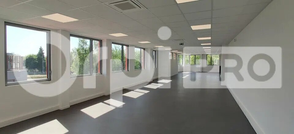 Local d’activités dans Villebon-sur-Yvette à louer - Photo de l’immeuble – Image 3 sur 4